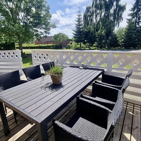 Gemuetliches-ferienhaus-nahe-ostsee-mit-terrasse-und-holzofen Holiday home *